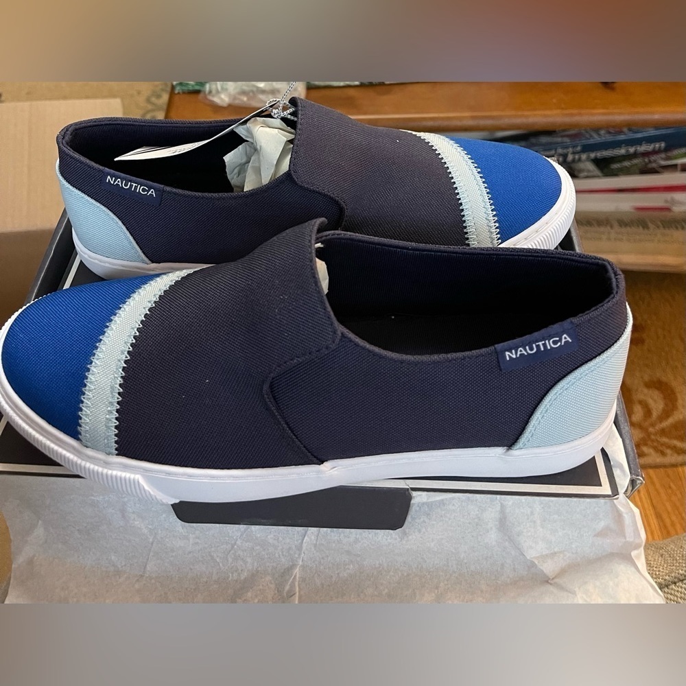 Sale!! New Nautuca sneakers blue sz 7.5m $69 - Picture 1 of 6